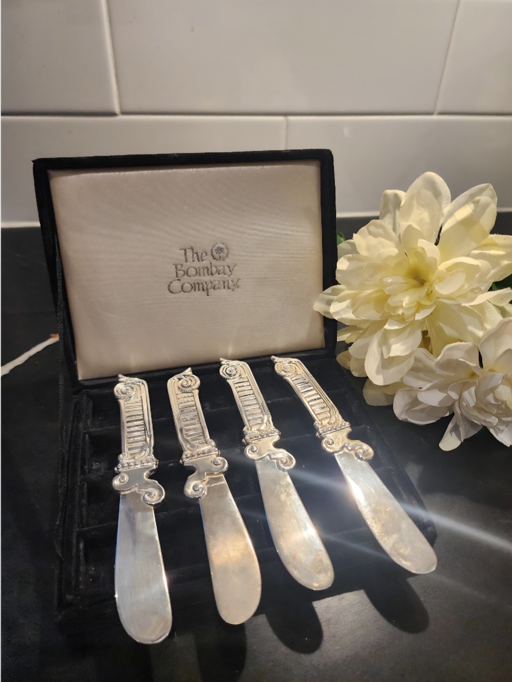 Vintage The Bombay Company Boxed Silverplate Butter Knives Spreaders Set of 4